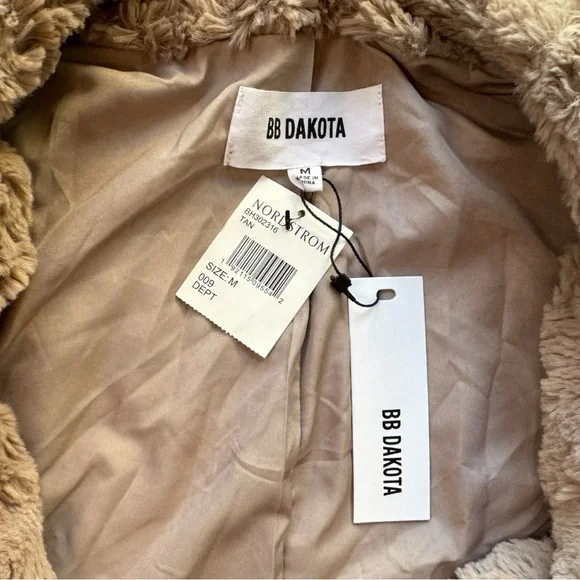 BB Dakota Tucker Wubby Draped Faux Fur Jacket Coat – Tan – Size M – NWT - Picture 13 of 16